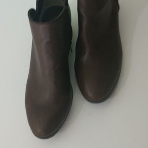 Brown ankle boots women's 9 medium.